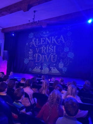 Divadelní představení - Alenka v říši divů